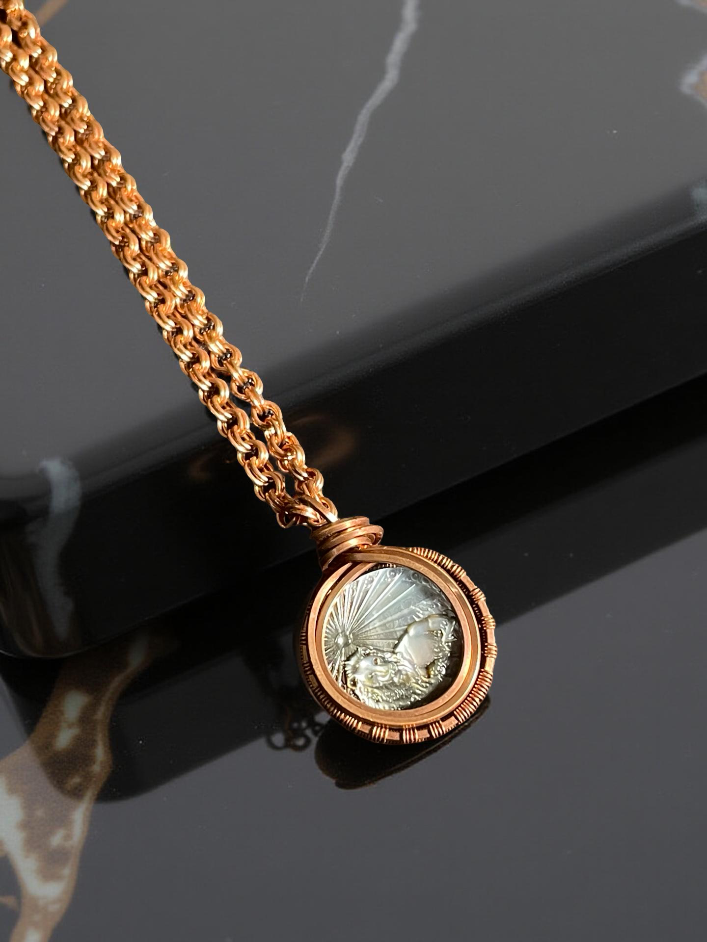 Leo | Black Mother of Pearl Necklace