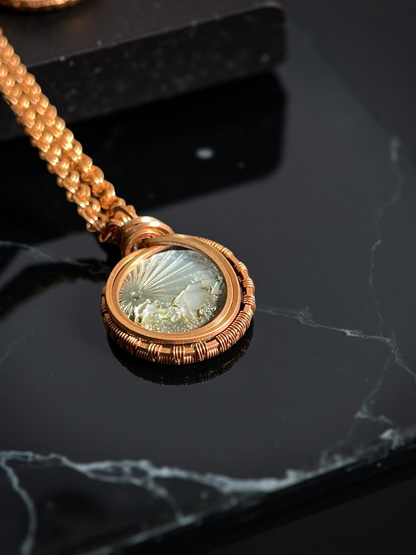 Leo | Black Mother of Pearl Necklace