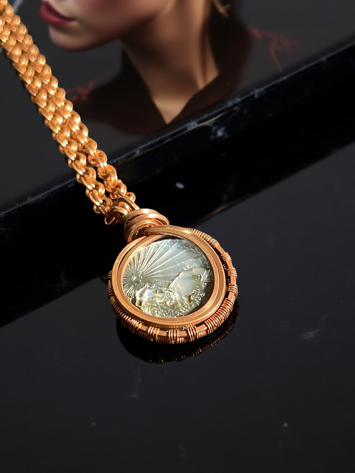 Leo | Black Mother of Pearl Necklace