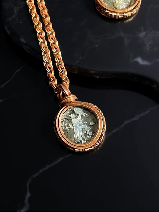 Aquarius | Black Mother of Pearl Necklace