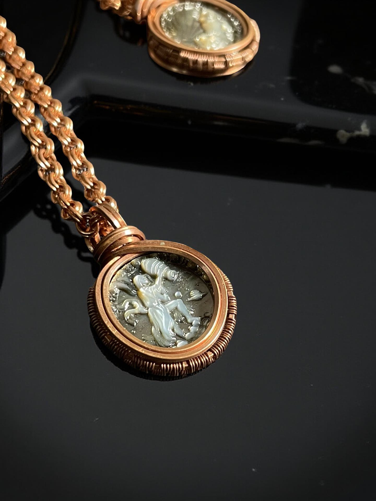 Aquarius | Black Mother of Pearl Necklace